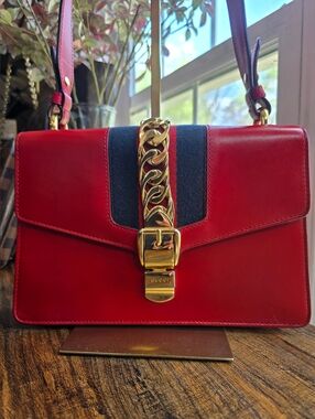 EUC Gucci Small Sylvie Shoulder Bag